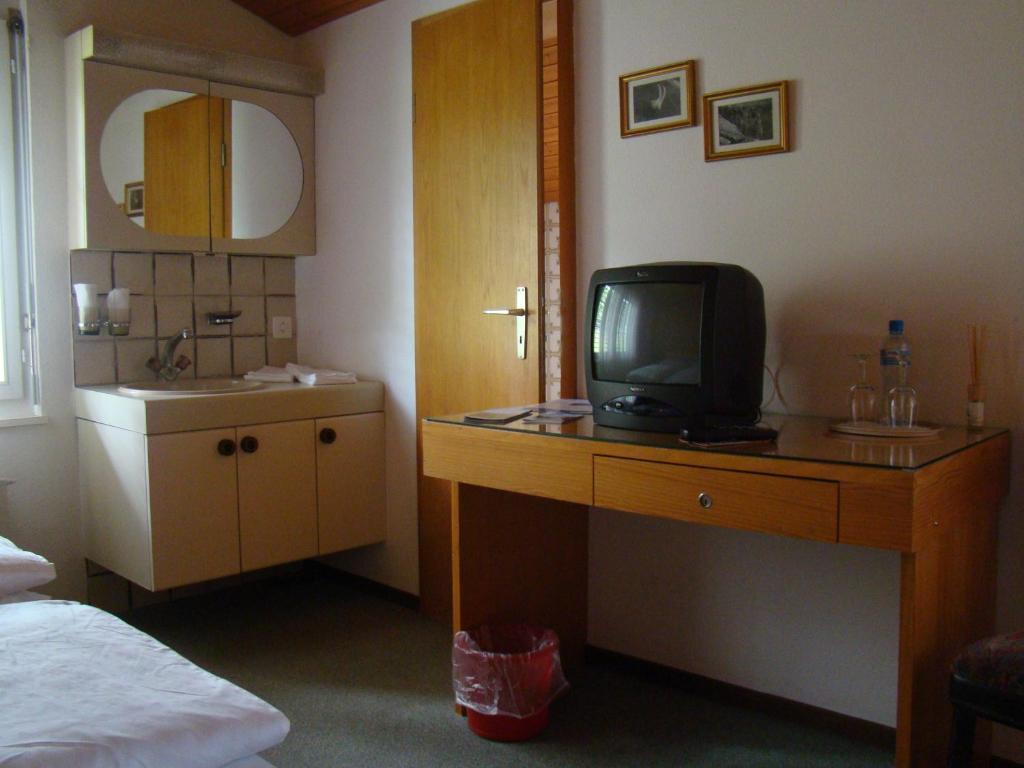 Guest House Bellerive Faulensee Zimmer foto
